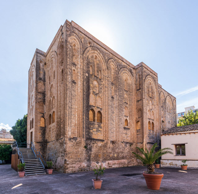 Casa Cuba, Italy